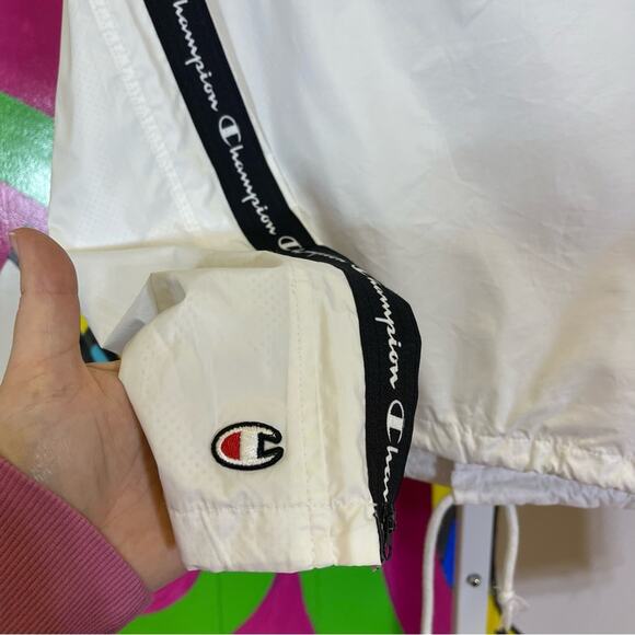Champion, Cropped Windbreaker Jacket. Size Medium, Zipper Sleeves. White! - Picture 5 of 5